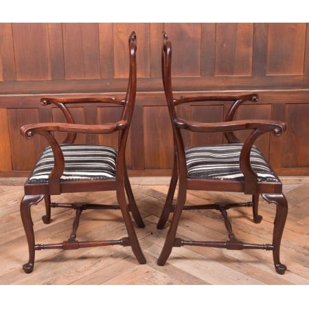 Paar Bibliotheksstühle im Stil von Queen Anne, hergestellt aus massivem Mahagoni