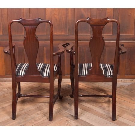 Paar Bibliotheksstühle im Stil von Queen Anne, hergestellt aus massivem Mahagoni