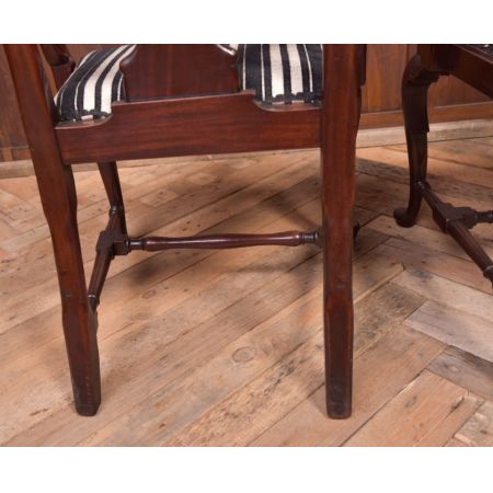 Paar Bibliotheksstühle im Stil von Queen Anne, hergestellt aus massivem Mahagoni