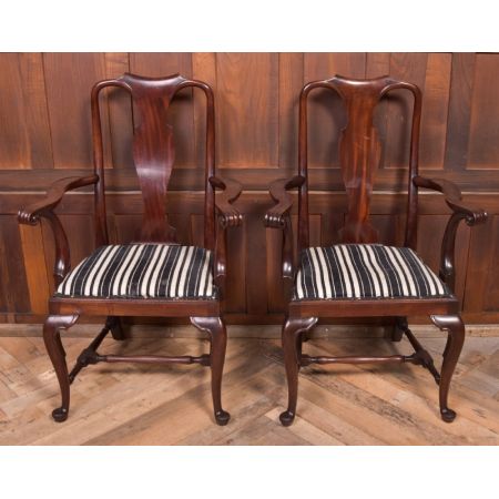 Paar Bibliotheksstühle im Stil von Queen Anne, hergestellt aus massivem Mahagoni