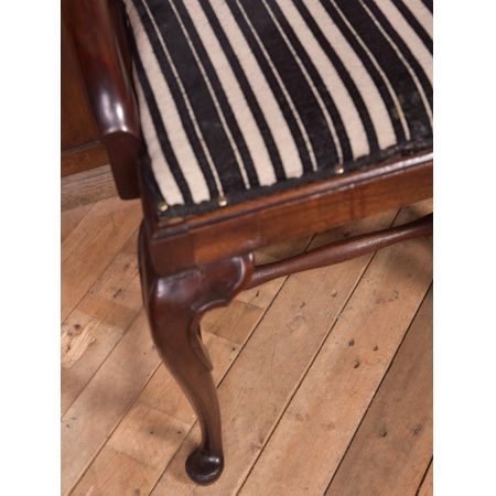 Paar Bibliotheksstühle im Stil von Queen Anne, hergestellt aus massivem Mahagoni