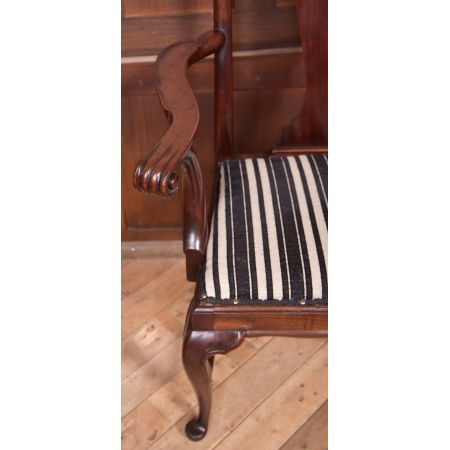 Paar Bibliotheksstühle im Stil von Queen Anne, hergestellt aus massivem Mahagoni