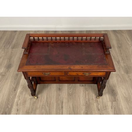 Hochwertiger Schreibtisch mit Lederplatte aus der edwardianischen Epoche, gefertigt aus Mahagoni