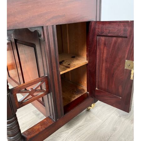 Hochwertiger Schreibtisch mit Lederplatte aus der edwardianischen Epoche, gefertigt aus Mahagoni