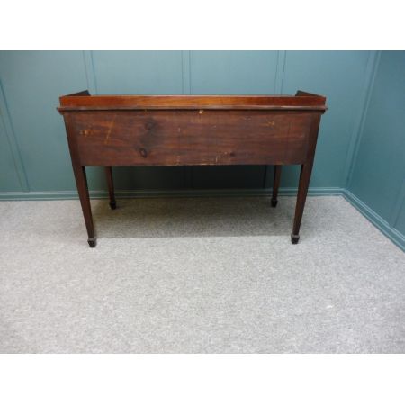 Schöner Schreibtisch aus Mahagoni aus dem späten viktorianischen Zeitalter