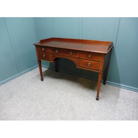 Schöner Schreibtisch aus Mahagoni aus dem späten viktorianischen Zeitalter