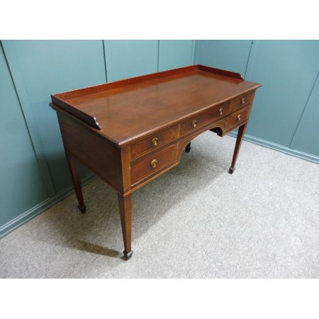 Schöner Schreibtisch aus Mahagoni aus dem späten viktorianischen Zeitalter