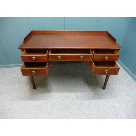Schöner Schreibtisch aus Mahagoni aus dem späten viktorianischen Zeitalter