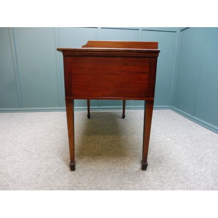 Schöner Schreibtisch aus Mahagoni aus dem späten viktorianischen Zeitalter