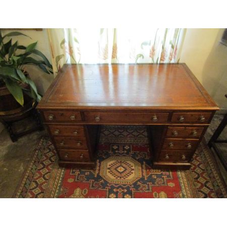 Attraktiver Schreibtisch mit Lederoberfläche aus Mahagoni