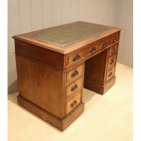 Schöner edwardianischer Schreibtisch aus massiveiche mit Sockelpodest