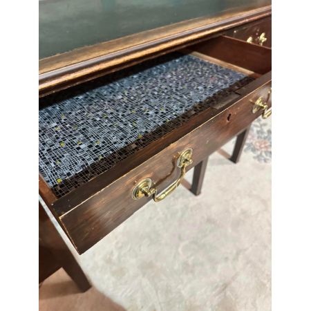 Schöner antiker Schreibtisch aus Eiche mit Sockelpodest