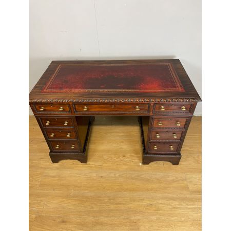 Hochwertigen Schreibtisch aus drei Teilen mit massiven Messinggriffen