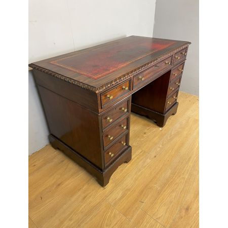 Hochwertigen Schreibtisch aus drei Teilen mit massiven Messinggriffen