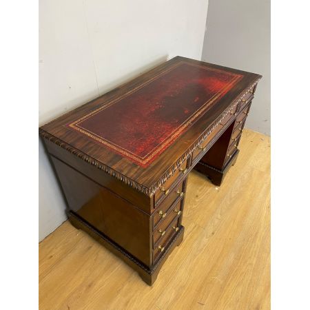 Hochwertigen Schreibtisch aus drei Teilen mit massiven Messinggriffen