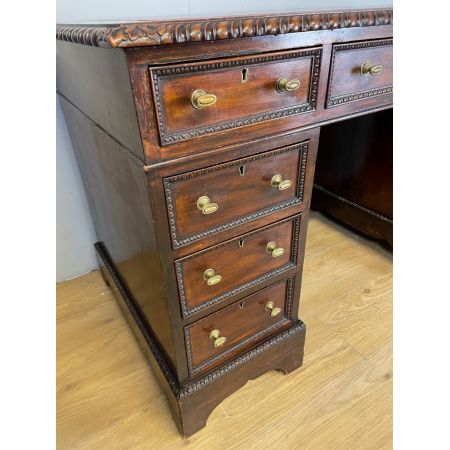 Hochwertigen Schreibtisch aus drei Teilen mit massiven Messinggriffen