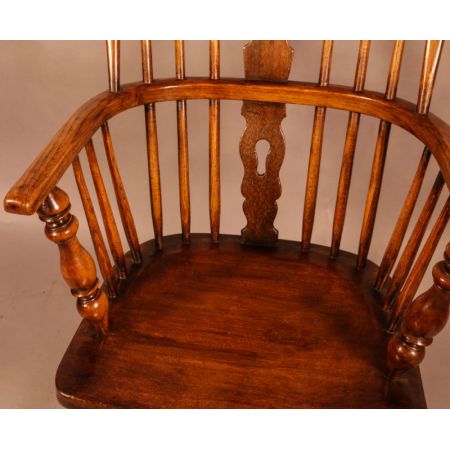 Attraktiver Windsor-Stuhl mit hoher Rückenlehne aus Esche mit einem Sitz aus Elm-Holz