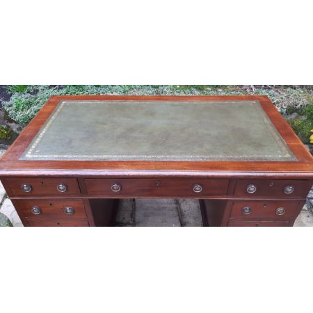 Attraktiver Sockelschreibtisch mit Ledereinlage aus der viktorianischen Epoche