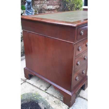 Attraktiver Sockelschreibtisch mit Ledereinlage aus der viktorianischen Epoche