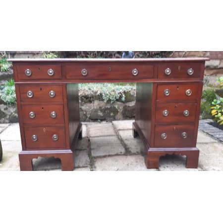 Attraktiver Sockelschreibtisch mit Ledereinlage aus der viktorianischen Epoche