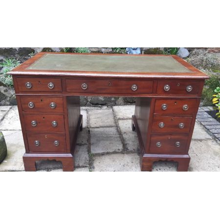 Attraktiver Sockelschreibtisch mit Ledereinlage aus der viktorianischen Epoche