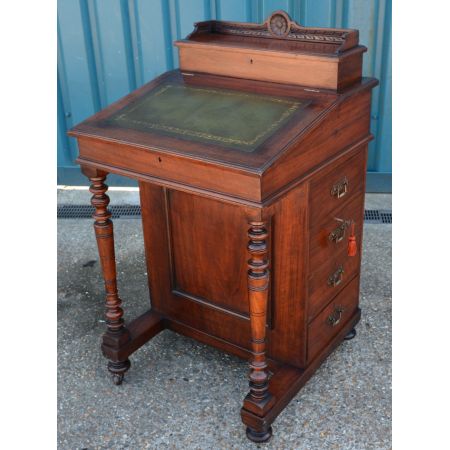 Viktorianischer Schreibtisch im Stil einer Davenport in Walnussfurnier