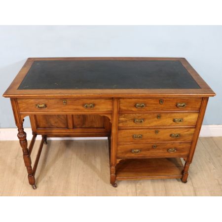 Schöner spätviktorianisches Schreibtisch aus Walnuss im Stil von Lamb of Manchester