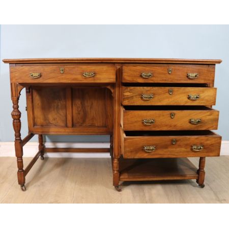 Schöner spätviktorianisches Schreibtisch aus Walnuss im Stil von Lamb of Manchester