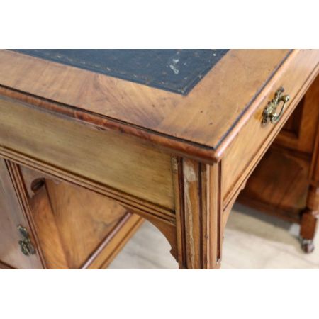 Schöner spätviktorianisches Schreibtisch aus Walnuss im Stil von Lamb of Manchester