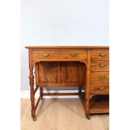 Schöner spätviktorianisches Schreibtisch aus Walnuss im Stil von Lamb of Manchester