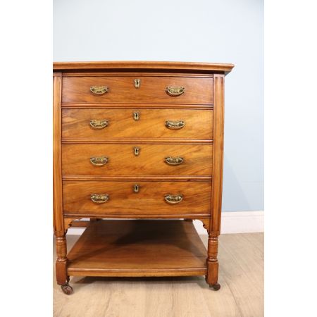 Schöner spätviktorianisches Schreibtisch aus Walnuss im Stil von Lamb of Manchester