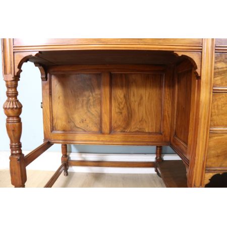 Schöner spätviktorianisches Schreibtisch aus Walnuss im Stil von Lamb of Manchester