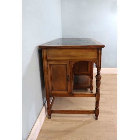 Schöner spätviktorianisches Schreibtisch aus Walnuss im Stil von Lamb of Manchester