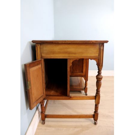 Schöner spätviktorianisches Schreibtisch aus Walnuss im Stil von Lamb of Manchester