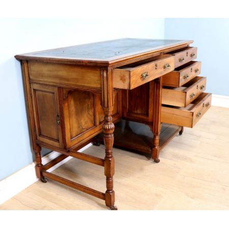 Schöner spätviktorianisches Schreibtisch aus Walnuss im Stil von Lamb of Manchester
