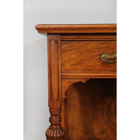 Schöner spätviktorianisches Schreibtisch aus Walnuss im Stil von Lamb of Manchester