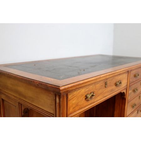 Schöner spätviktorianisches Schreibtisch aus Walnuss im Stil von Lamb of Manchester