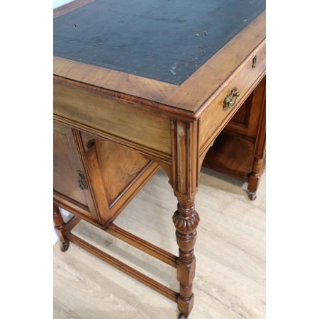 Schöner spätviktorianisches Schreibtisch aus Walnuss im Stil von Lamb of Manchester