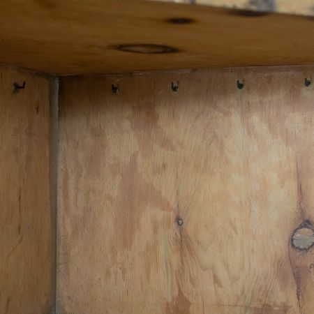 Schöner viktorianischen Schreibtisch / kneehole desk aus Kiefernholz