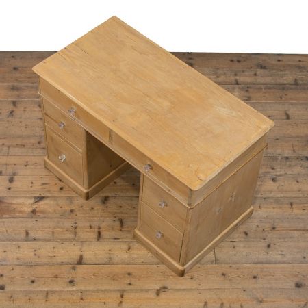 Schöner viktorianischen Schreibtisch / kneehole desk aus Kiefernholz