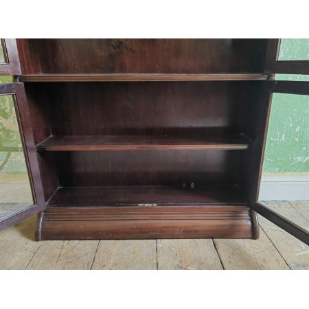 Antiker Bücherschrank aus Mahagoni im Globe Wernicke Stil