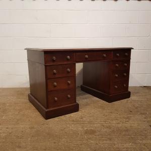 Antiker Eichenschreibtisch aus der viktorianischen Zeit