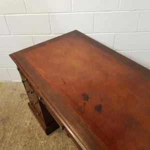 Antiker Eichenschreibtisch aus der viktorianischen Zeit