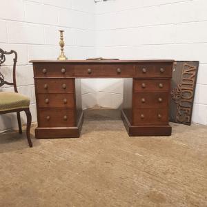 Antiker Eichenschreibtisch aus der viktorianischen Zeit