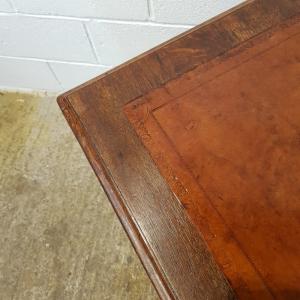 Antiker Eichenschreibtisch aus der viktorianischen Zeit