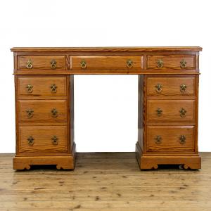 Antiker viktorianischer Schreibtisch im gotischen Stil aus Kiefernholz