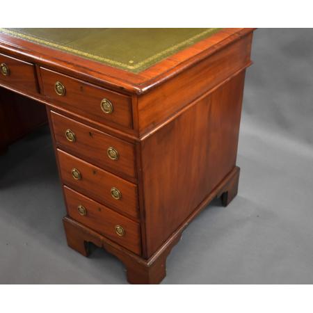 Antiker viktorianischer Schreibtisch / pedestal desk aus Mahagoni