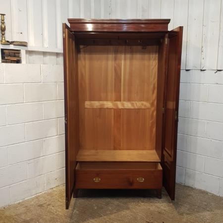 Edwardianischer Kleiderschrank mit Spiegeltür