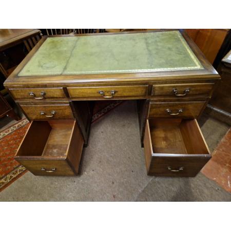 Schreibtisch / pedestal desk aus Mahagoni