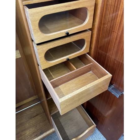 Art deco Kleiderschrank mit zwei Schubladen